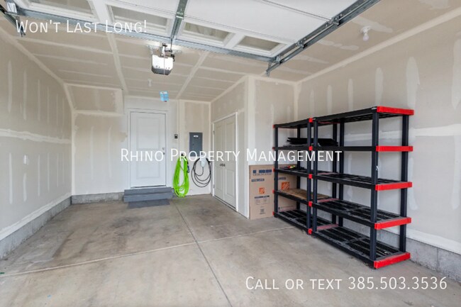 Building Photo - 1092 E Vessel Ct