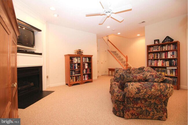 Building Photo - 4553 Fair Valley Dr