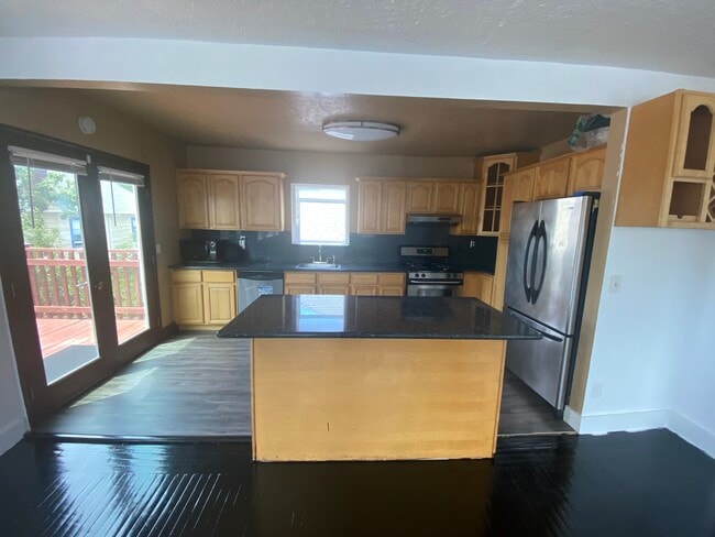 Building Photo - 6121 Racine