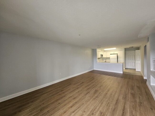 Building Photo - 14036 Fairway Island Dr