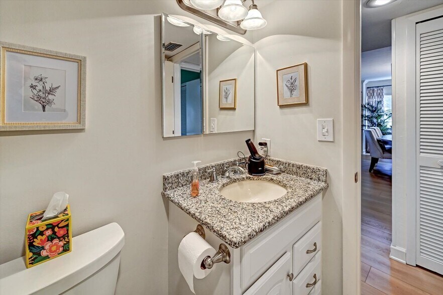 Building Photo - 4821 S Landings Dr