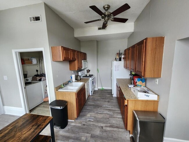 Building Photo - 2348 Wheeler St