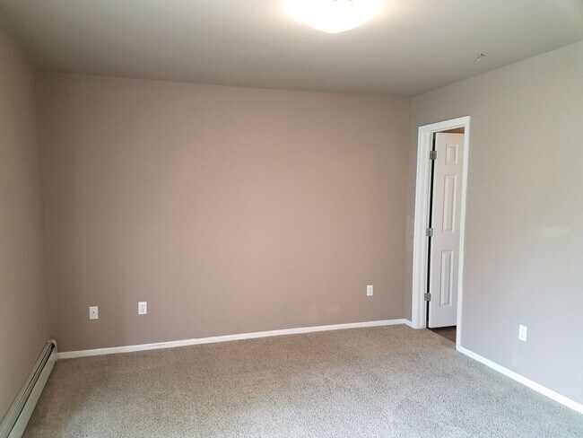 Building Photo - House For Lease
