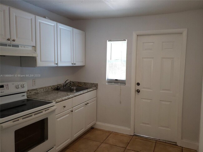 Building Photo - 580 NW 95th St