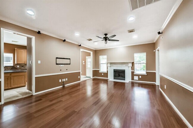 Building Photo - 2427 Shelby Park Dr