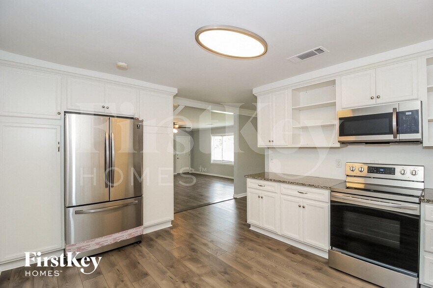 Building Photo - 76 Hunters Cir