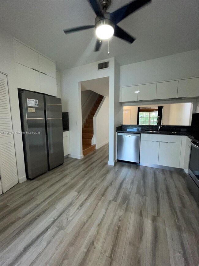 Building Photo - 207 Mallory Ct