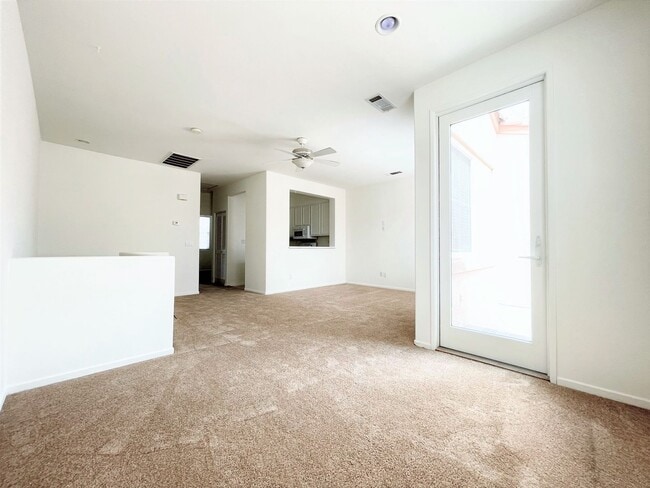 Building Photo - Beautiful Townhome in Rancho Carrillo!