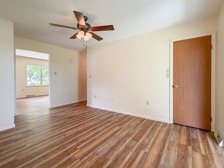 Building Photo - 340 Woodchuck Dr