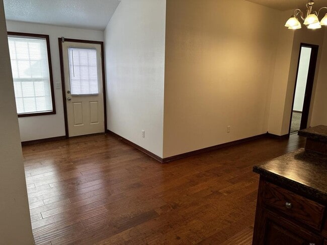 Building Photo - 822 15th St