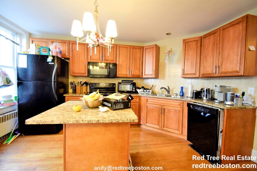 Building Photo - 184 Saint Paul St