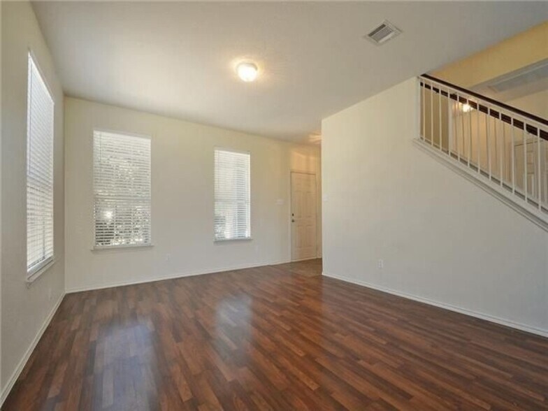 Building Photo - 4584 Mather