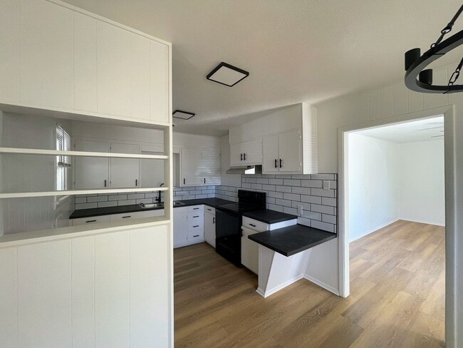 Building Photo - Modern Comfort Meets Classic Charm – Fresh-Renovated 3-Bed Home in Lamesa