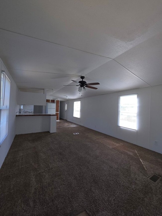 Building Photo - Ready to Move in