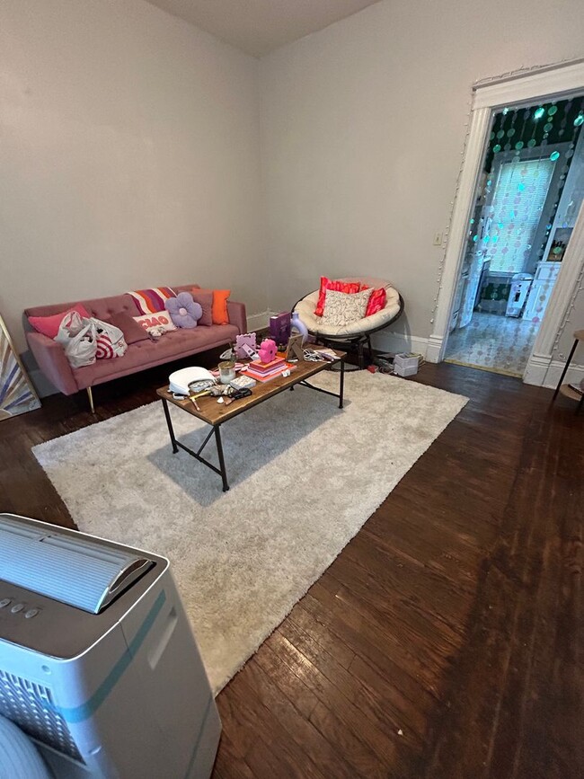Primary Photo - Cute 1 Bedroom 1 Bathroom Apartment