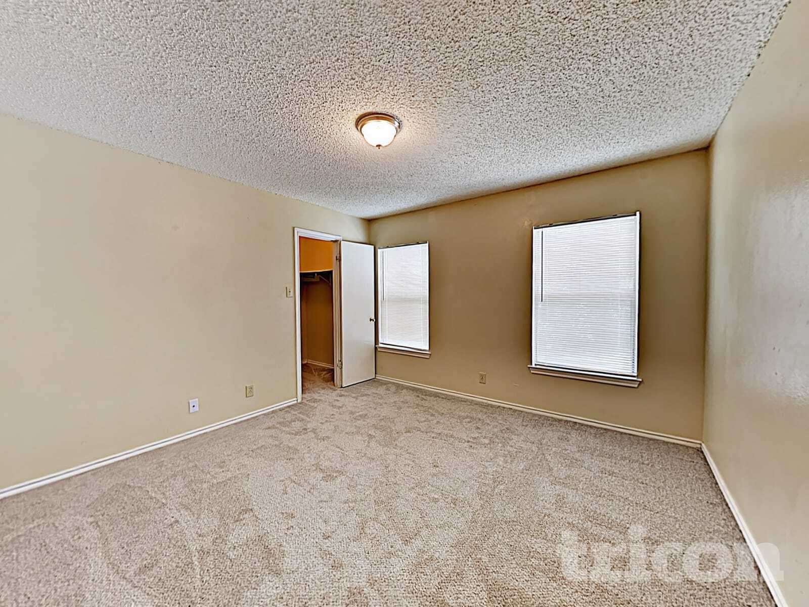 Building Photo - 8015 Chestnut Barr Dr