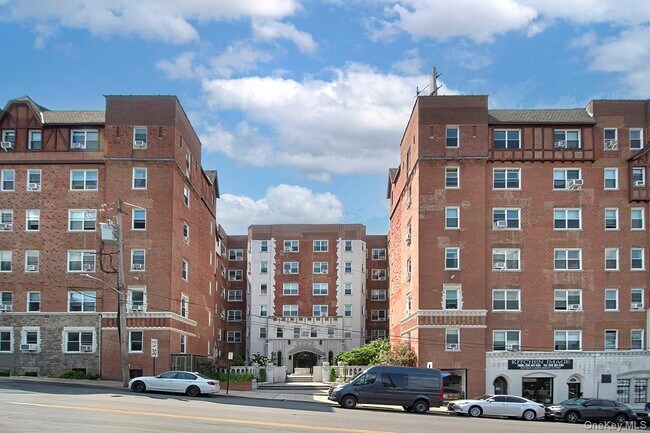 Primary Photo - 60 Broad St W