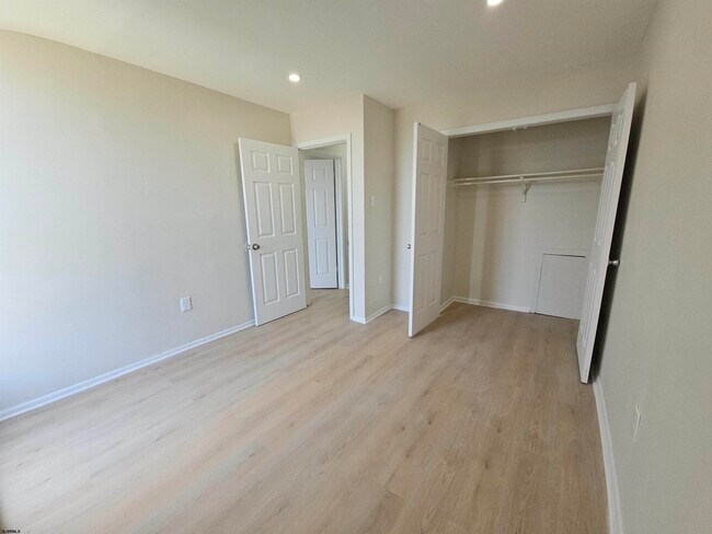 Building Photo - 2201 Murray Ave