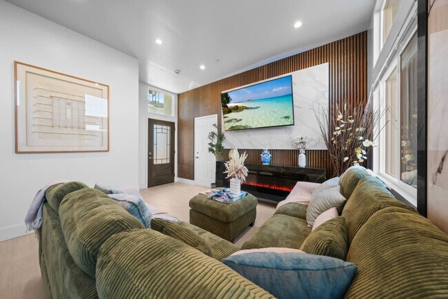 Building Photo - 1219 Denver Ln