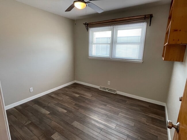 Building Photo - 1044 Park Ave