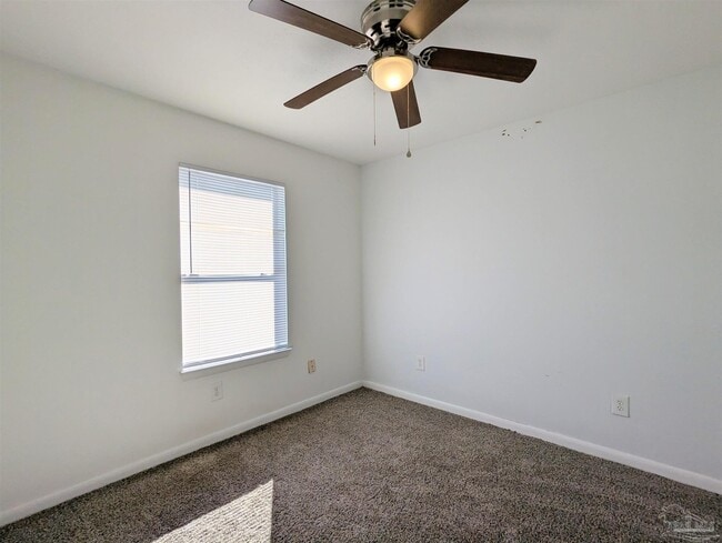 Building Photo - 3202 Redwood Ln