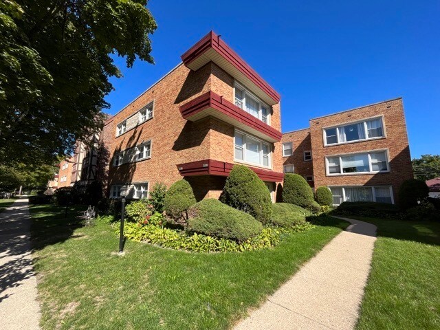 Primary Photo - 8031 Kenton Ave