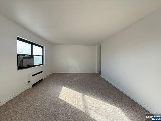 Building Photo - 3031 Edwin Ave