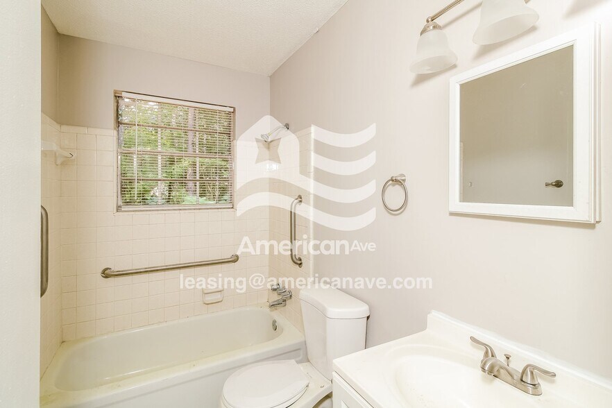 Building Photo - 17 Swan Ct