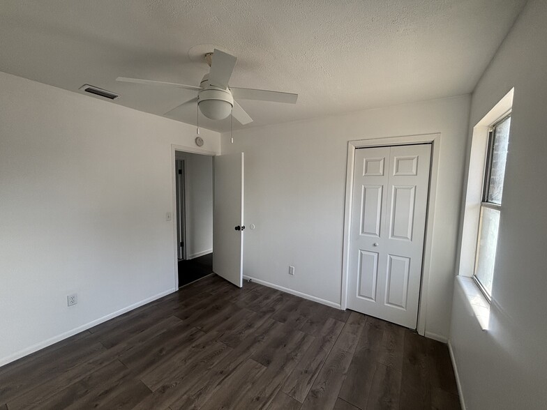 Building Photo - 906 N Church Ave