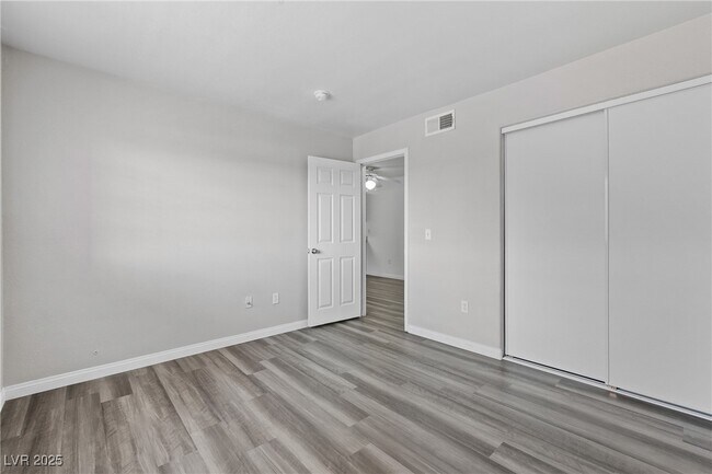 Building Photo - 4730 E Craig Rd