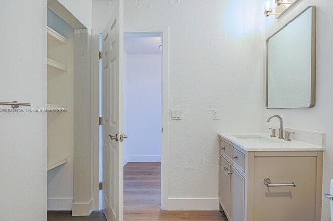 Building Photo - 2795 N 40th Ave