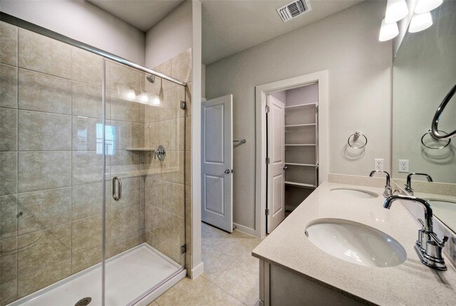 Building Photo - 2312 Castillo Dr