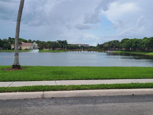 Building Photo - 2541 Centergate Dr