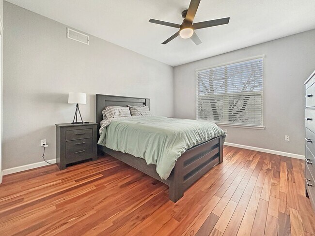 Building Photo - Large 2 bed 2 bath condo for rent near Sloans Lake