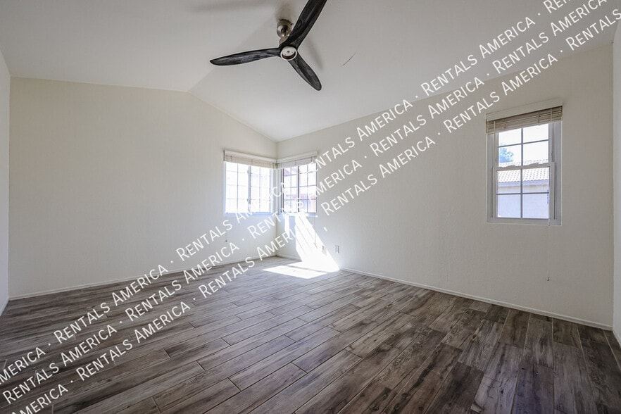 Building Photo - 1140 N Cambridge St