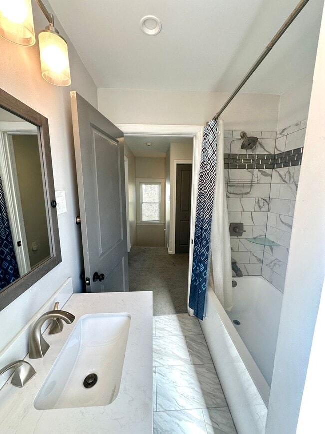 Building Photo - Updated 3 Bedroom, 1 Bath Home on a Quiet ...