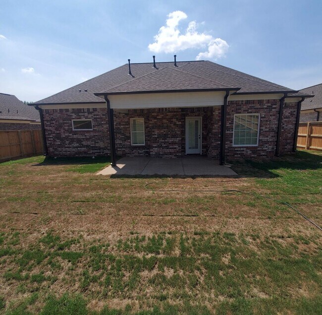 Building Photo - 6038 Daffodil Ln