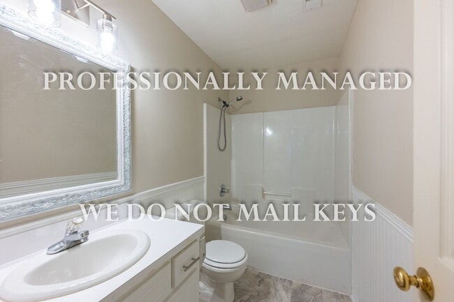 Building Photo - 4745 Periwinkle Pl