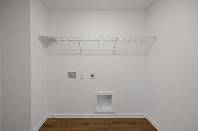 Building Photo - Stunning 4BR House in Hampton