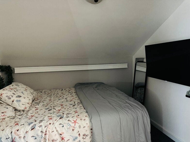 Building Photo - 65 Asti Ave