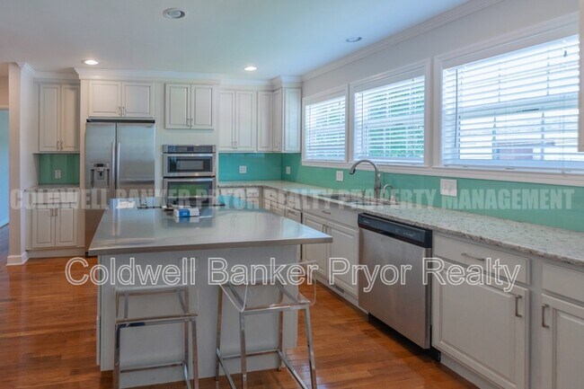 Building Photo - 4890 College Dr E
