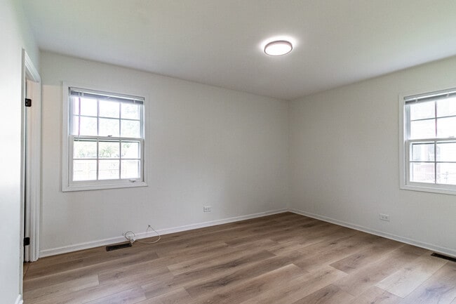 Building Photo - 1075 Aspen Dr