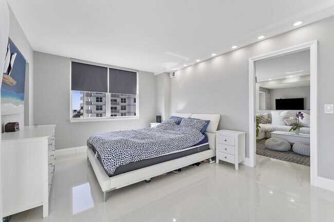 Building Photo - 4505 S Ocean Blvd