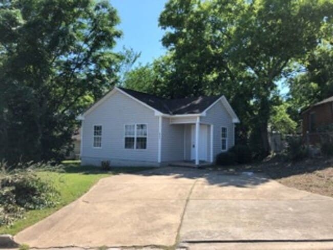 Building Photo - 2666 Spenola St
