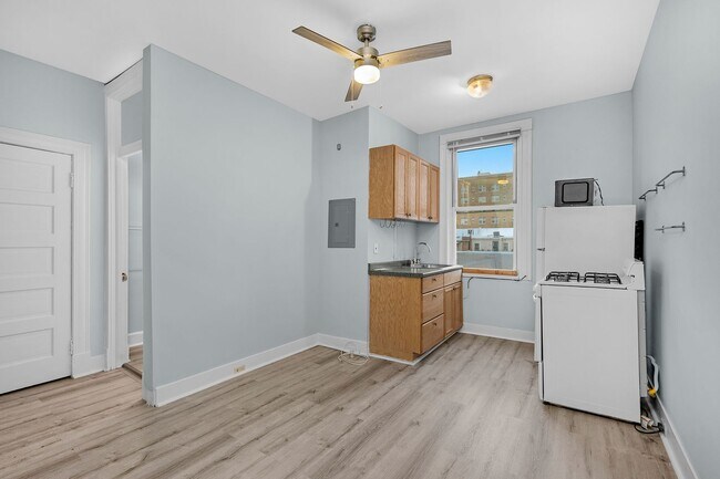 Building Photo - 3114 N Calvert St