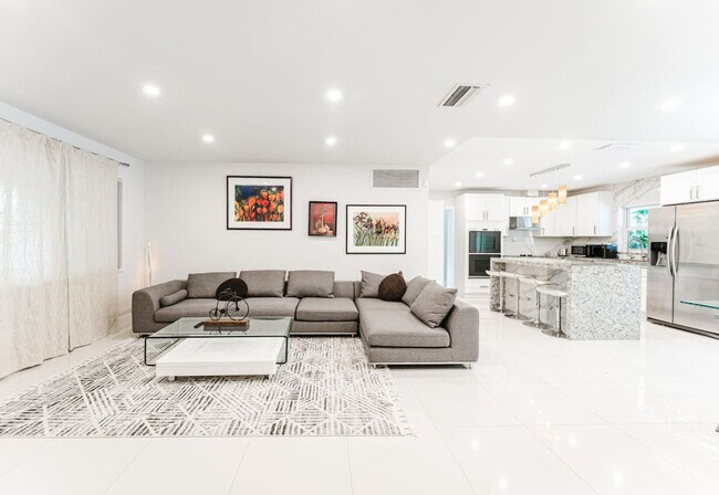 Building Photo - 4017 Monroe St