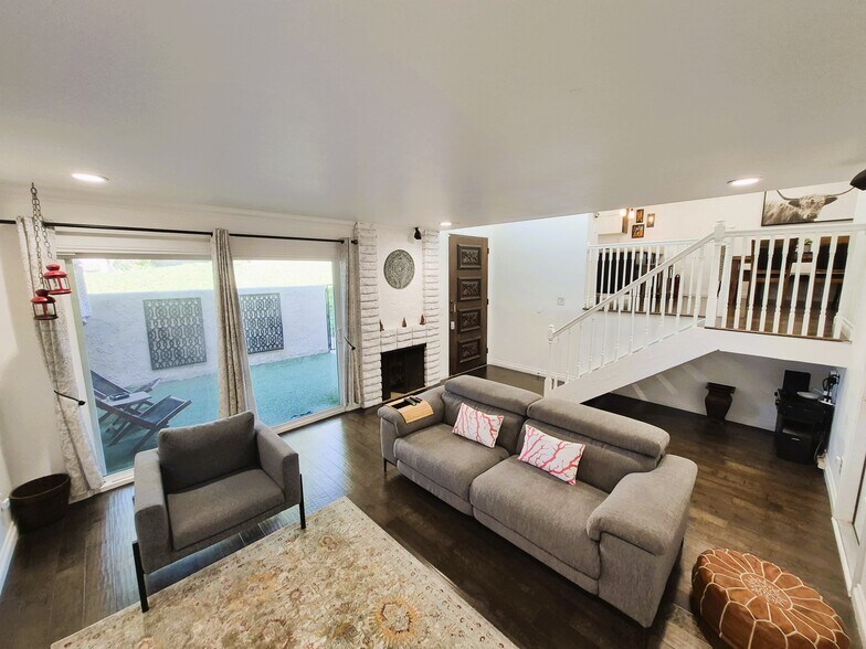 Building Photo - 5313 Sevilla Ct