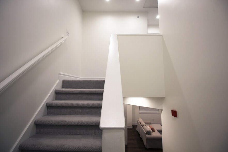 Building Photo - 625 E 200 S