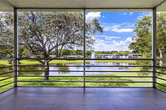 Building Photo - 3611 Oaks Clubhouse Dr