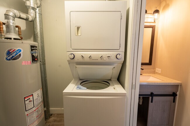 Building Photo - 774 Terrace Ct